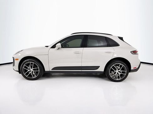 Certified 2025 Porsche Macan AWD/4WD image 2