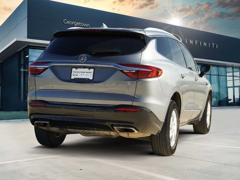 Used 2020 Buick Enclave Essence image 5
