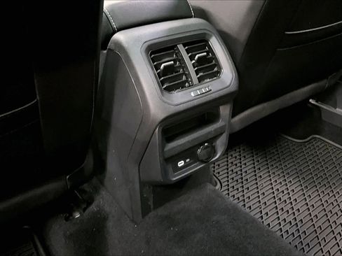 Used 2022 Volkswagen Tiguan SE R-Line image 38