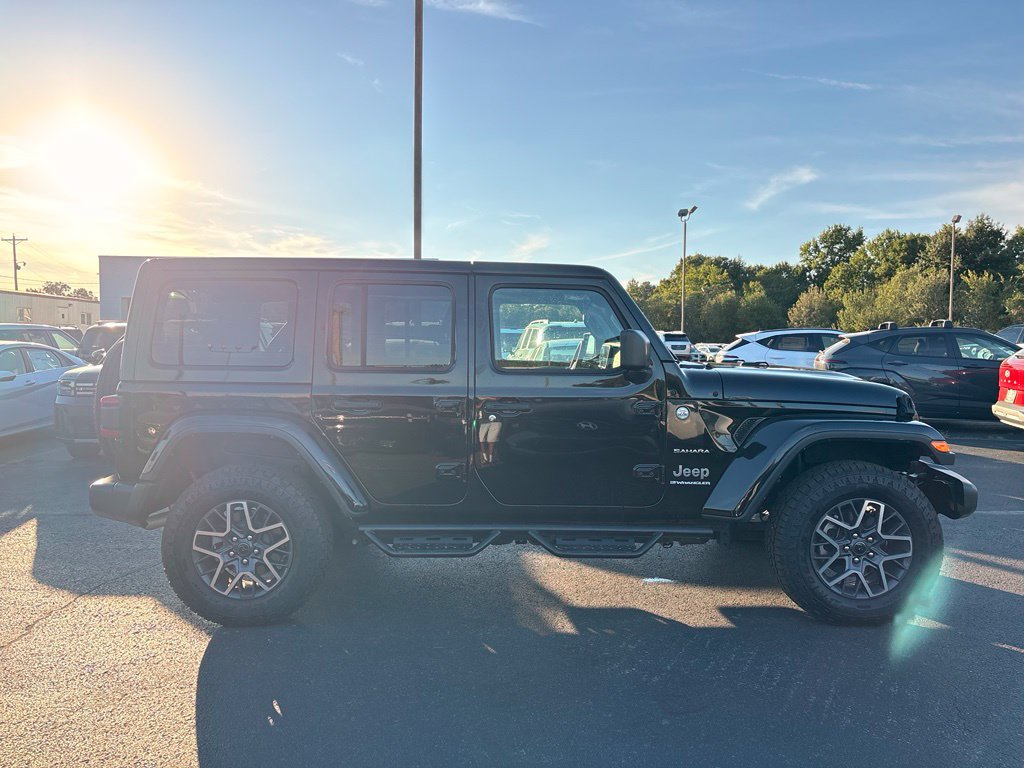 Used 2024 Jeep Wrangler Unlimited Sahara AWD/4WD image 9