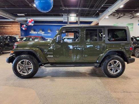Used 2022 Jeep Wrangler Unlimited Sahara AWD/4WD image 6