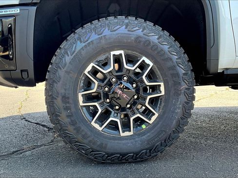 New 2025 GMC Sierra 2500 AT4X image 12