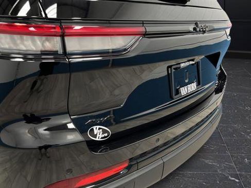 Used 2024 Jeep Grand Cherokee Limited w/ Black Appearance Package image 34