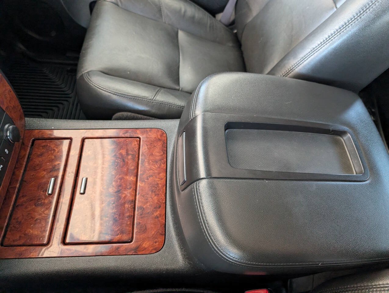 Used 2013 Chevrolet Avalanche LTZ AWD/4WD image 26