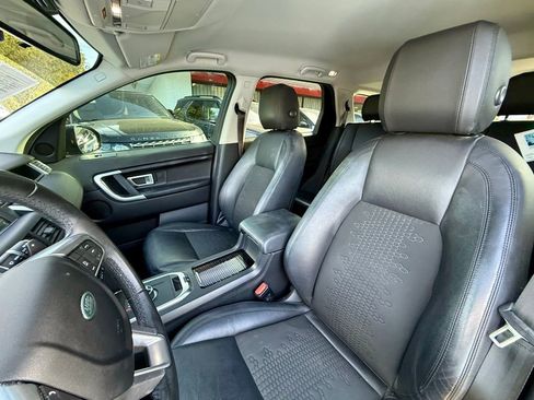 Used 2019 Land Rover Discovery Sport SE image 11