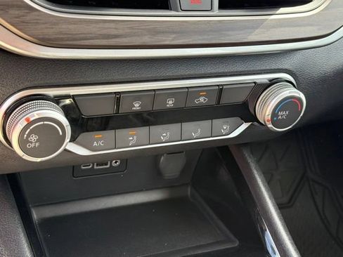 Used 2024 Nissan Altima 2.5 SV FWD image 24