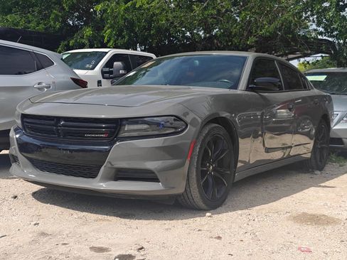 Used 2017 Dodge Charger SE w/ Blacktop Package RWD image 2