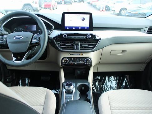 Used 2022 Ford Escape SE w/ Cold Weather Package image 16