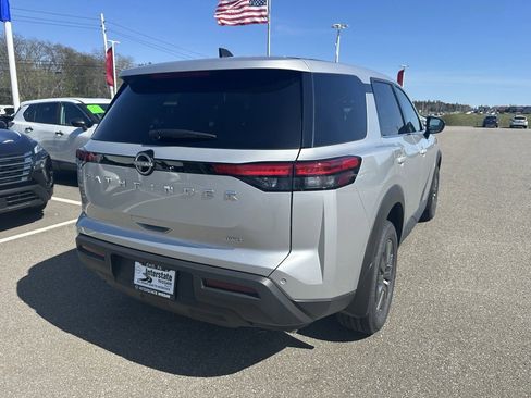 Certified 2025 Nissan Pathfinder S image 3
