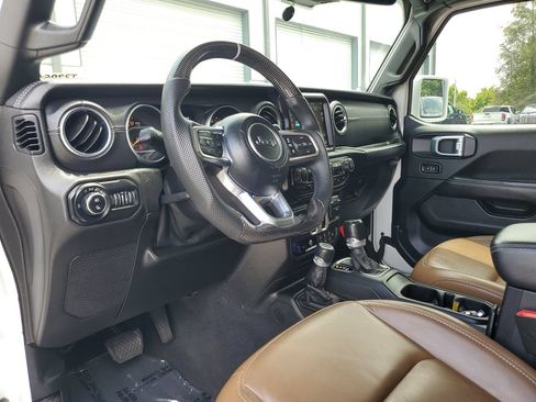 Used 2020 Jeep Gladiator Overland AWD/4WD image 18
