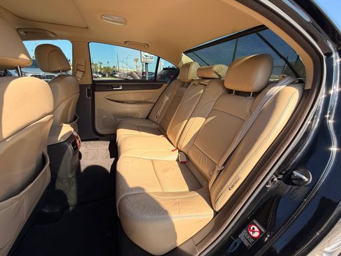 Used 2013 Hyundai Genesis 3.8 w/ Premium Pkg image 9
