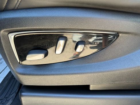 Used 2019 Cadillac Escalade Luxury image 13