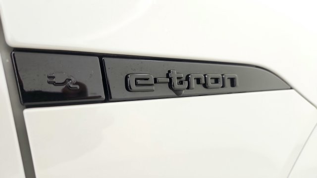Used 2024 Audi Q8 e-tron Prestige AWD/4WD image 31