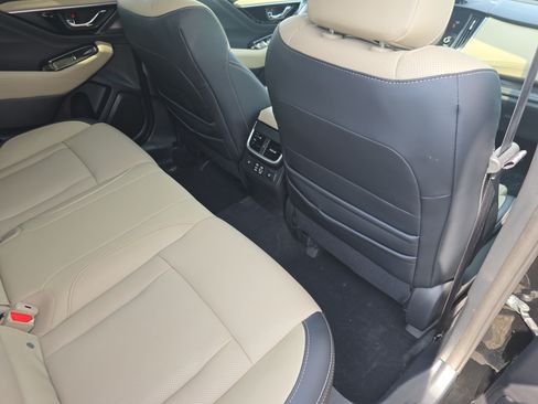 Used 2025 Subaru Outback Limited AWD/4WD image 11
