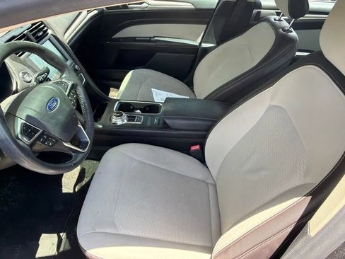 Used 2019 Ford Fusion SE w/ Equipment Group 151A FWD image 14