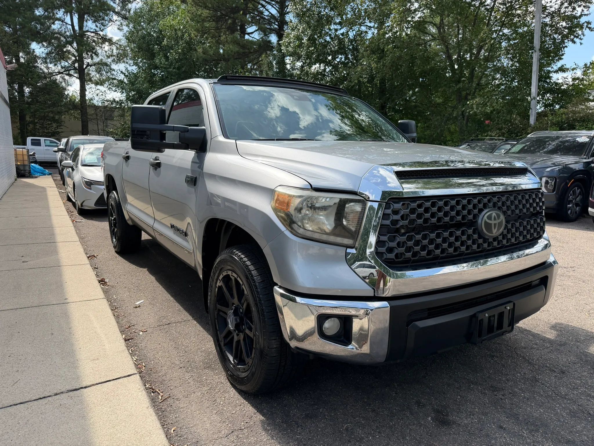 Used 2020 Toyota Tundra SR5 w/ SR5 Upgrade Package AWD/4WD image 4