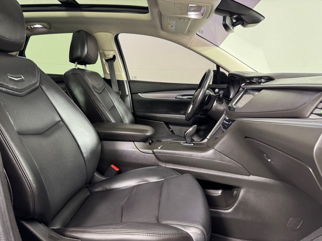 Used 2017 Cadillac XT5 Luxury w/ Driver Awareness Package AWD/4WD image 25