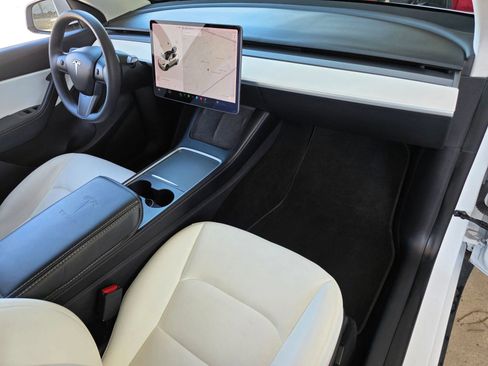 Used 2021 Tesla Model Y Long Range image 29