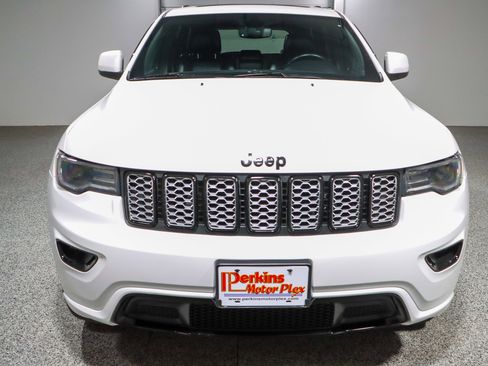 Used 2022 Jeep Grand Cherokee Laredo X image 4