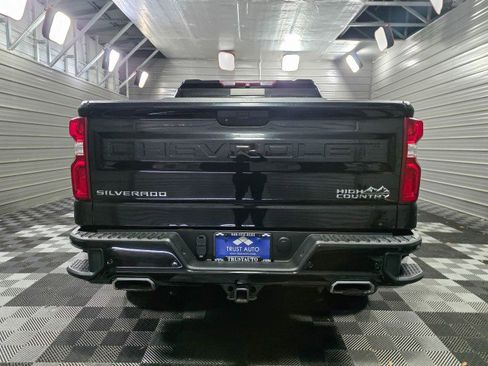 Used 2019 Chevrolet Silverado 1500 High Country w/ Technology Package AWD/4WD image 6