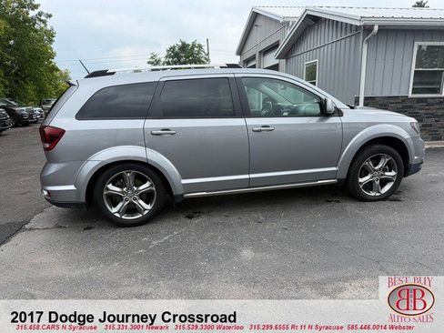 Used 2017 Dodge Journey Crossroad w/ Popular Equipment Group FWD image 8