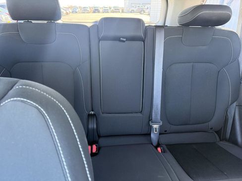 Used 2023 Jeep Grand Cherokee Laredo AWD/4WD image 22
