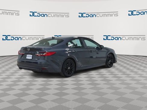 Used 2025 Toyota Camry SE w/ Convenience Package image 9