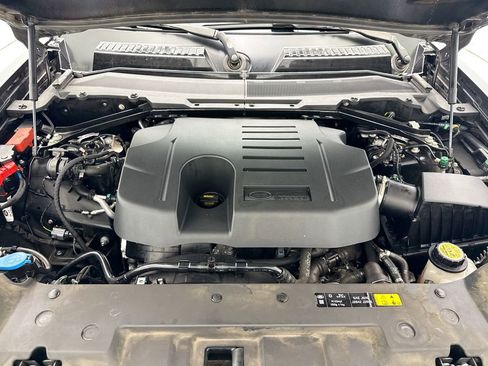 Used 2023 Land Rover Defender 110 X-Dynamic SE image 28