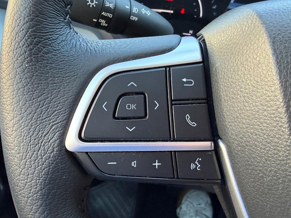 Certified 2026 Toyota Sienna XLE FWD image 18