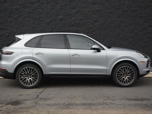 Certified 2023 Porsche Cayenne AWD/4WD image 8