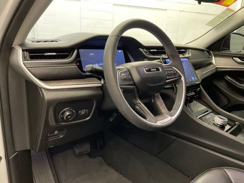 Certified 2024 Jeep Grand Cherokee L Limited RWD image 17