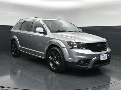 Used 2020 Dodge Journey Crossroad FWD image 3