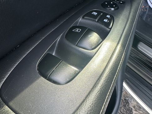 Used 2018 Nissan Pathfinder Platinum w/ Cargo Package image 16