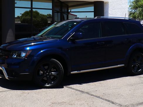 Used 2020 Dodge Journey Crossroad FWD image 3