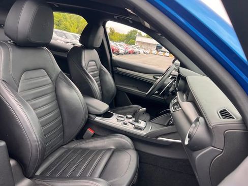 Used 2022 Alfa Romeo Stelvio Veloce AWD/4WD image 30