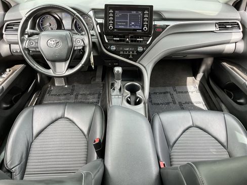 Used 2023 Toyota Camry SE FWD image 9