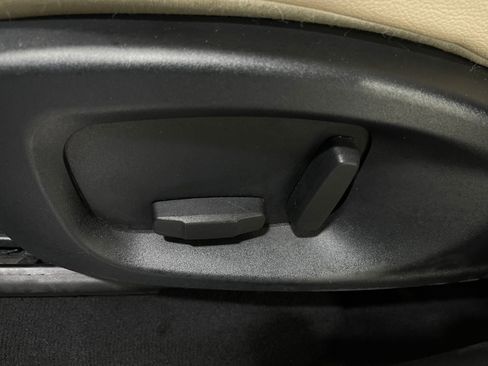 Used 2018 Jaguar F-PACE Premium image 19