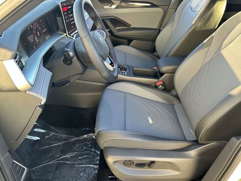 New 2026 Volkswagen Tiguan SE R-Line FWD image 15