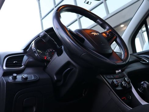 Used 2020 Chevrolet Trax LS FWD image 40