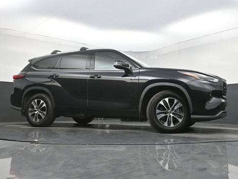 Used 2022 Toyota Highlander XLE AWD/4WD image 35