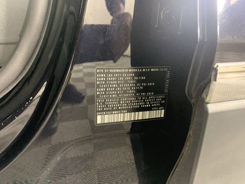 Used 2021 Volkswagen Tiguan SE image 13