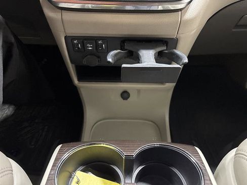 Used 2019 Toyota Sienna XLE image 12