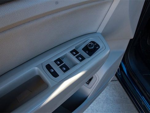 Used 2019 Volkswagen Atlas SE w/ Towing Package image 13