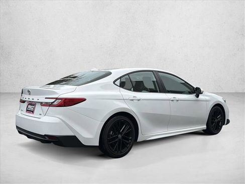 Used 2025 Toyota Camry SE image 5