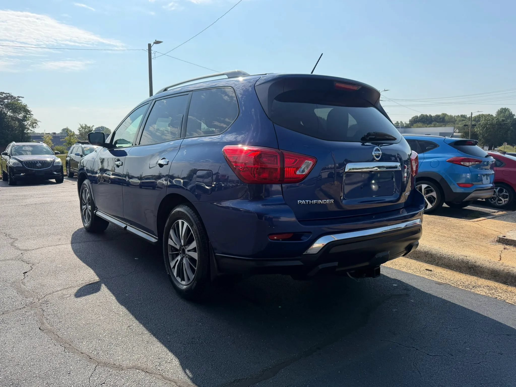 Used 2017 Nissan Pathfinder S AWD/4WD image 5