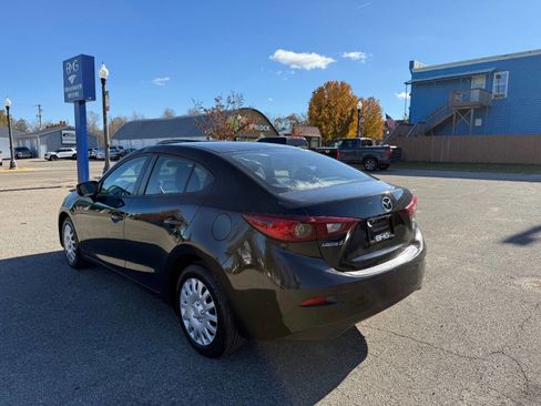 Used 2016 MAZDA MAZDA3 i Sport image 3