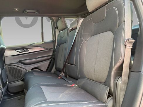 New 2026 Jeep Grand Cherokee Laredo image 5