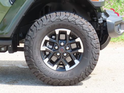 Used 2024 Jeep Wrangler Unlimited Rubicon w/ Technology Group AWD/4WD image 12
