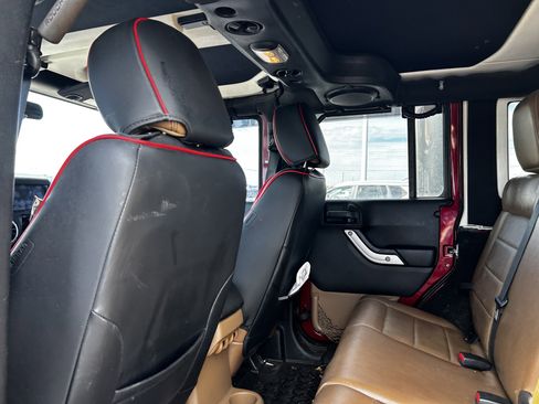 Used 2011 Jeep Wrangler Unlimited Rubicon w/ Connectivity Group image 10