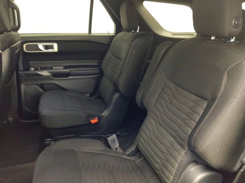 Used 2020 Ford Explorer XLT w/ Comfort Package image 18